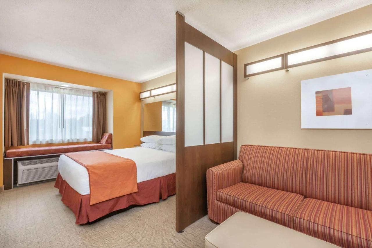 Microtel Inn & Suites By Wyndham Верона Экстерьер фото