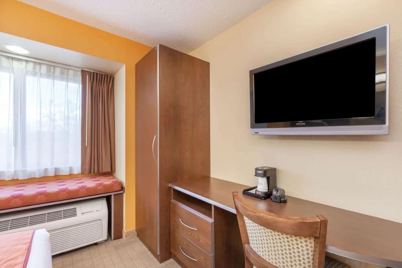Microtel Inn & Suites By Wyndham Верона Экстерьер фото